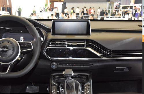 国产6座手动挡轿车视频,驾驭新体验，尽享家庭出行乐趣